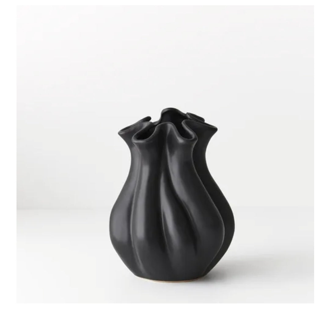 Curved Vase - Black